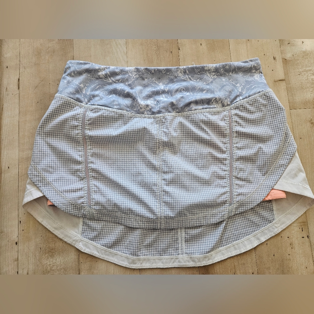 Lululemon skort size 6